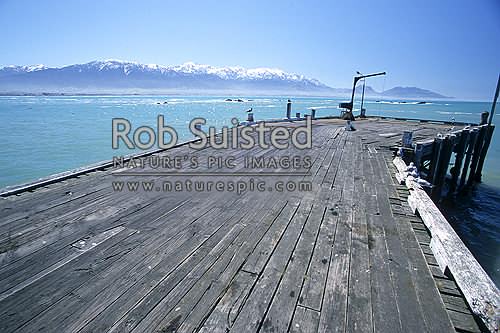 Historic 'new' wharf (1907) built on site of 1882 wharf. Snowy Kaikoura ranges beyond, Kaikoura, Kaikoura District, Canterbury Region, New Zealand (NZ)