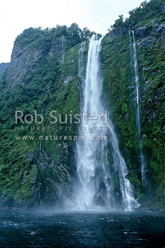 Stirling Falls plunging 154 metres into Milford Sound, Fiordland National Park, Southland District, Southland Region, New Zealand (NZ)