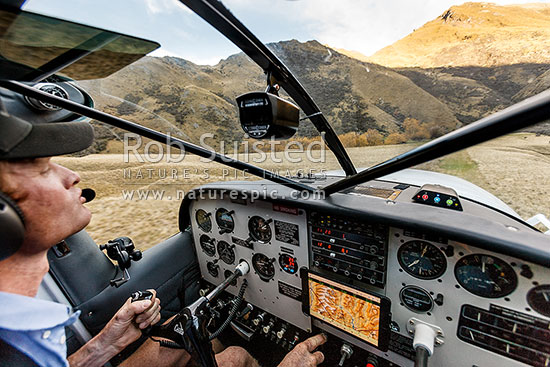 James Murray landing mustering supplies into remote Sixteen Mile Hut in the head of the Shotover River valley., Branches Station, Shotover Valley, Queenstown Lakes District, Otago Region, New Zealand (NZ)