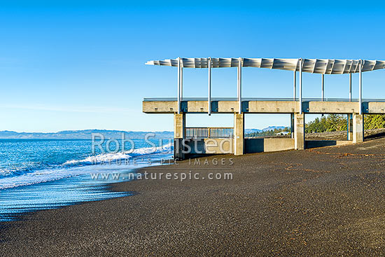 Napier foreshore with Marine Outfall and Viewing Platform in early morning light. Clifton and Cape Kidnappers coast beyond, Napier, Napier City District, Hawke's Bay Region, New Zealand (NZ)