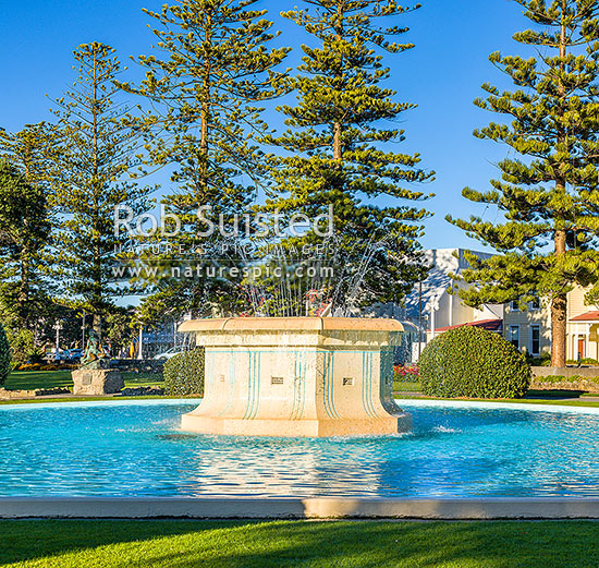 Napier iconic Tom Parker Art Deco fountain 1936, in Napier's warterfront gardens and marine parade. Square format, Napier, Napier City District, Hawke's Bay Region, New Zealand (NZ)