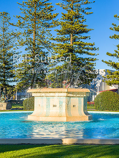 Napier iconic Tom Parker Art Deco fountain 1936, in Napier's warterfront gardens and marine parade, Napier, Napier City District, Hawke's Bay Region, New Zealand (NZ)