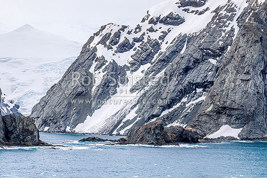 Point Wild on Elephant Island, where Shackleton's men stayed for 128 days (centre). Ice-covered mountainous island in outer reaches of South Shetland Islands, Elephant Island, Antarctica Region, Antarctica