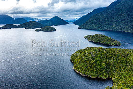 Cook Channel between Curlew Island, Long Island (centre left) and Mt Evans right. Cascade Cove and Heron Island right. Aerial view, Dusky Sound, Fiordland National Park, Southland District, Southland Region, New Zealand (NZ)