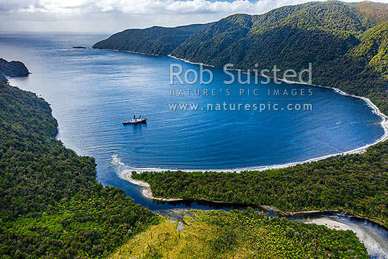 Poison Bay with MY Arctic yacht at anchor. Aerial view, Poison Bay, Fiordland National Park, Southland District, Southland Region, New Zealand (NZ)