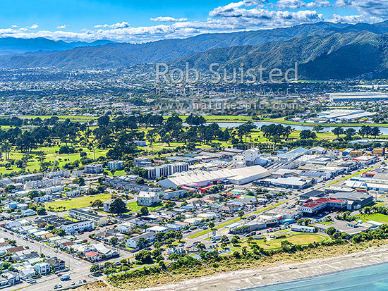 Hutt Valley looking from Petone towards Gracefield, Waiwhetu, Waterloo, Epuni and Naenae over the Hutt River. Aerial view, Hutt Valley, Hutt City District, Wellington Region, New Zealand (NZ)