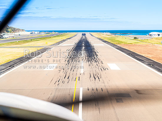 Wellington International Airport runway seen from aircraft cockpit coming into land. Aerial view towards Cook Strait and Lyall Bay, Wellington, Wellington City District, Wellington Region, New Zealand (NZ)