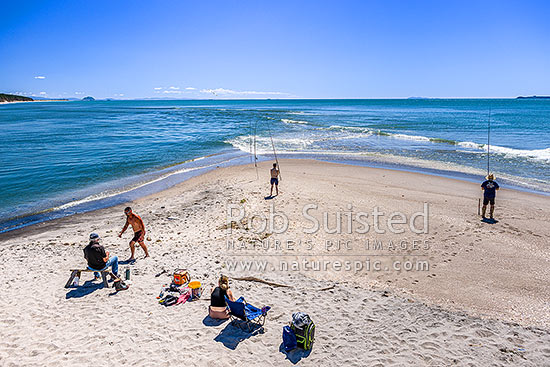 Recreational fishers at the Kaituna River mouth, hoping to catch kahawai fish on surfcasters, Maketu, Western Bay of Plenty District, Bay of Plenty Region, New Zealand (NZ)