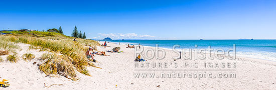 Papamoa Beach on a summer day with people enjoying the summer sunshine. Looking west towards Mt Maunganui Mauao (231m). Panorama, Papamoa Beach, Tauranga District, Bay of Plenty Region, New Zealand (NZ)