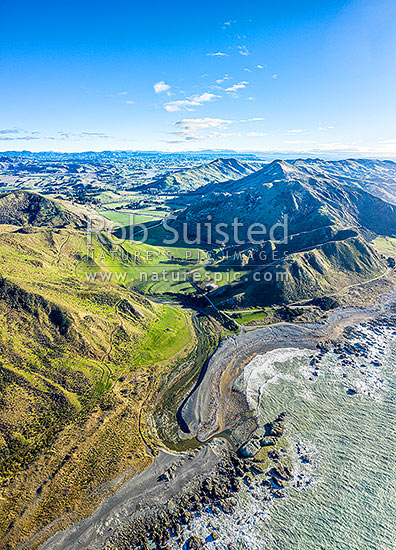 Ward Beach looking up Flaxbourne River towards Lake Elterwater, London Hill (304m) and Clifford bay beyond. Limestone Ridge right. Aerial view, Ward, Marlborough District, Marlborough Region, New Zealand (NZ)