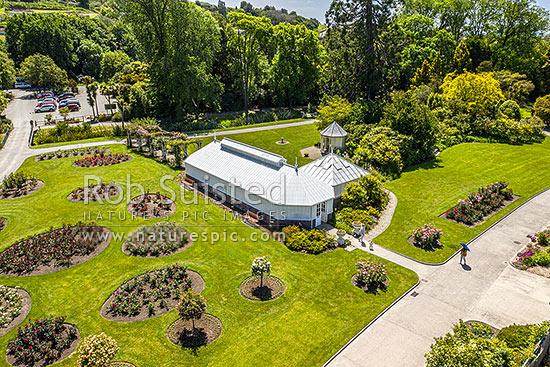 Oamaru Display House, an historic greenhouse opened in the Oamaru Public Gardens 1929, designed by Ivan Steenson. Aerial view, Oamaru, Waitaki District, Canterbury Region, New Zealand (NZ)