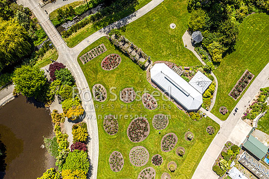 Oamaru Display House, an historic greenhouse opened in the Oamaru Public Gardens 1929, designed by Ivan Steenson. Aerial view, Oamaru, Waitaki District, Canterbury Region, New Zealand (NZ)