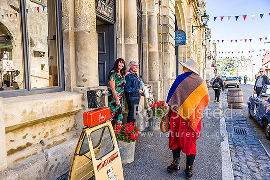 Martin Horspool, aka Robot man, Buggy Robot Gallery in Oamaru's Heritage Precinct, making robot artworks from 50-60's material, Oamaru, Waitaki District, Canterbury Region, New Zealand (NZ)