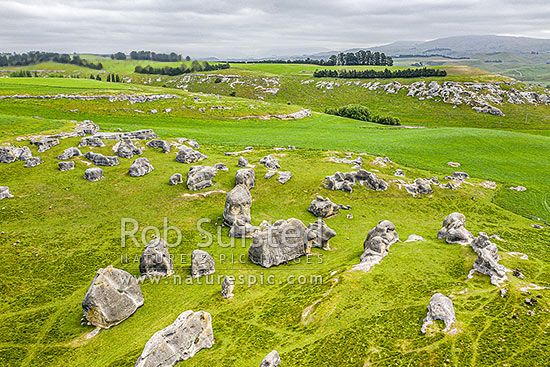 Elephant Rocks limestone site in the Waitaki Whitestone Geopark, Maerewhenua. Aerial view of the uplifted weathered marine limestone outcrops, Duntroon, Waitaki District, Canterbury Region, New Zealand (NZ)