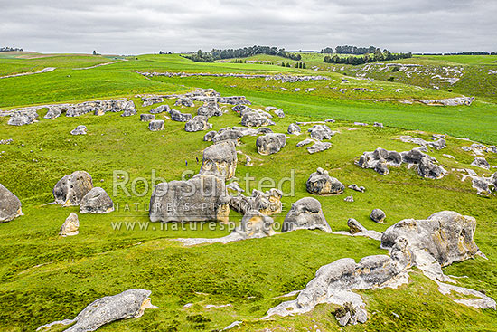 Elephant Rocks limestone site in the Waitaki Whitestone Geopark, Maerewhenua. Aerial view of the uplifted weathered marine limestone outcrops, Duntroon, Waitaki District, Canterbury Region, New Zealand (NZ)