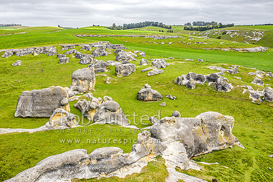 Elephant Rocks limestone site in the Waitaki Whitestone Geopark, Maerewhenua. Aerial view of the uplifted weathered marine limestone outcrops, Duntroon, Waitaki District, Canterbury Region, New Zealand (NZ)